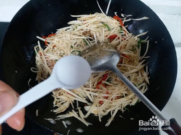 如何做出好吃美味下饭简单的肉松炒茭白