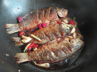 瘦身鲫鱼炖豆腐