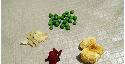 营养的翡翠银耳羹