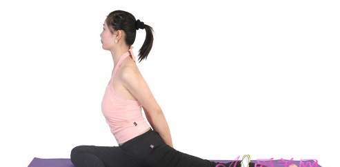 美臀瑜伽云雀式轻松塑造挺翘臀部