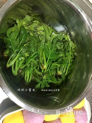 蛋抱香椿芽鸡蛋饼的做法