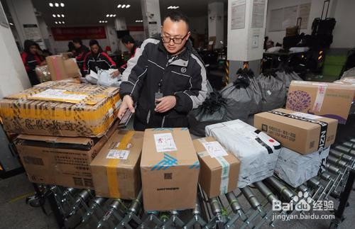 快递员怒砸奥迪车，如何做好快递员的工作