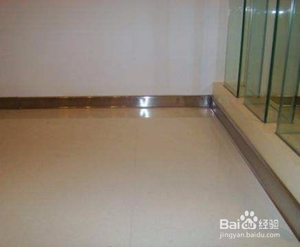 钢踢脚新型建材的不锈钢踢脚线怎么安装