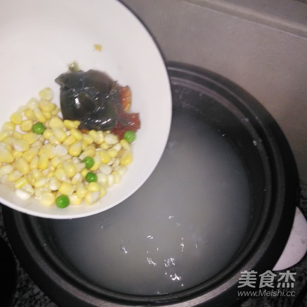 皮蛋青菜粥的做法