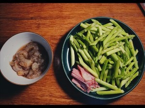 虾仁培根炒芦笋的做法