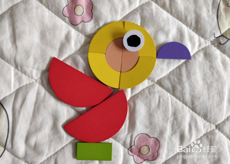 用幼儿积木怎么拼一只窝里拍翅膀的鸟儿？