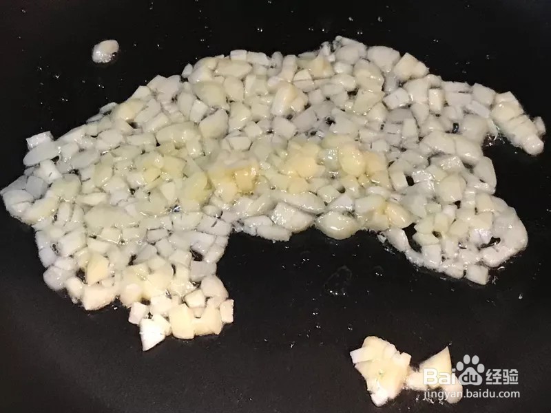 怎样做出家常菜系列之蒜蓉蒸鸡胸肉
