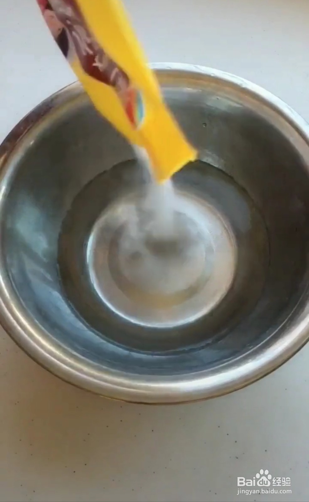 如何处理厨房墙壁上的油渍