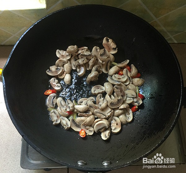 口蘑炒牛肉的做法