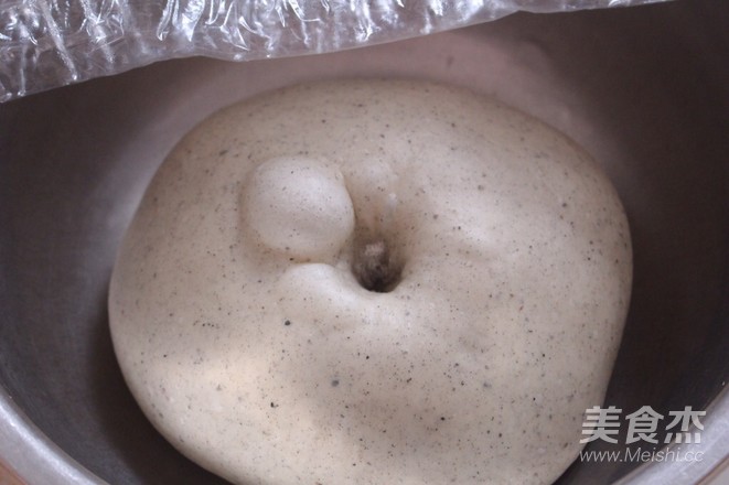 蜂蜜黑芝麻面包