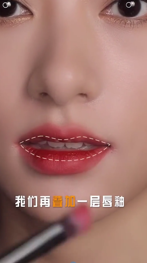 如何用唇刷画好唇釉