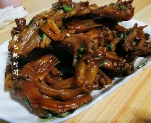 怎么做好吃到啃手指的鸭掌