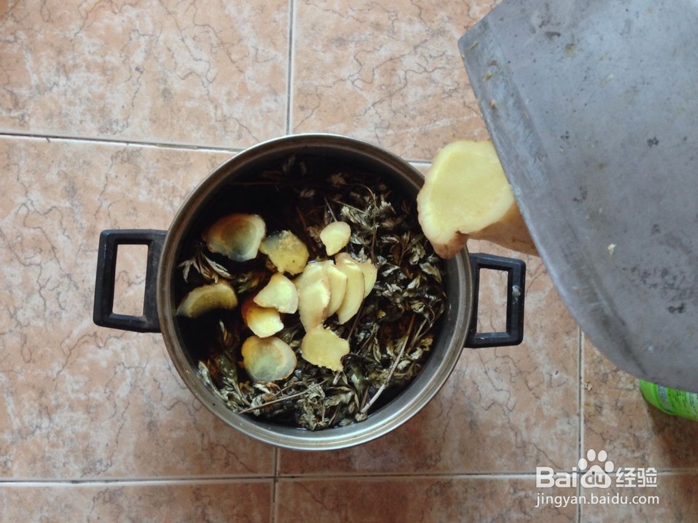 怎样治疗湿疹？艾蒿生姜加高度酒擦拭按摩法