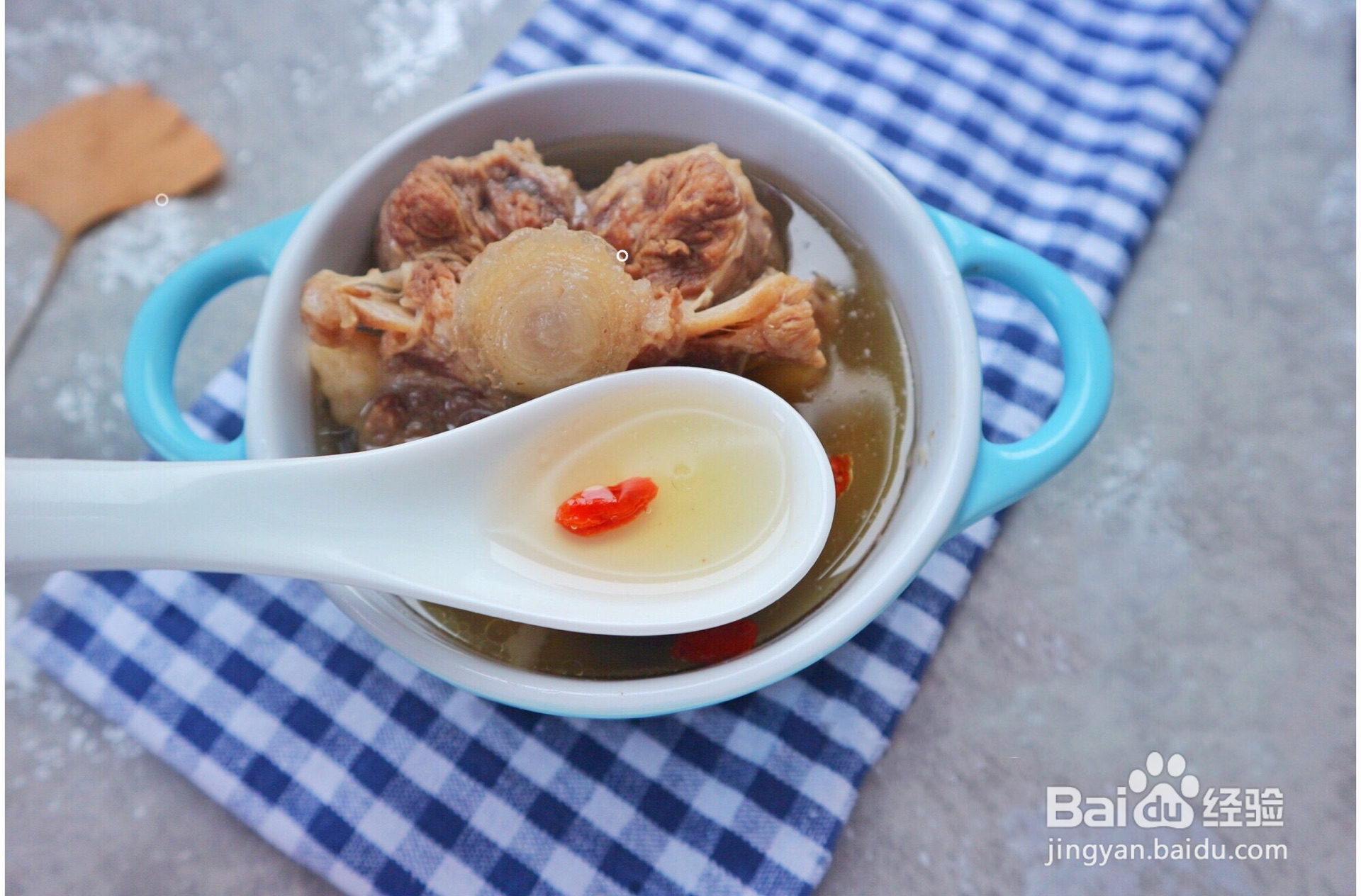 如何做出当归牛尾汤?