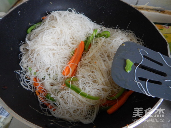 青椒鸡排炒米线