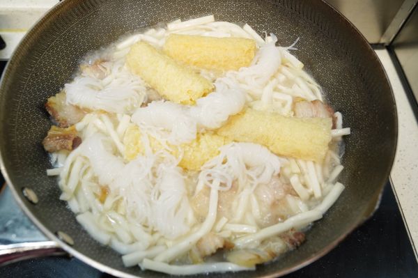 魔芋五花肉腐皮笋丝煲