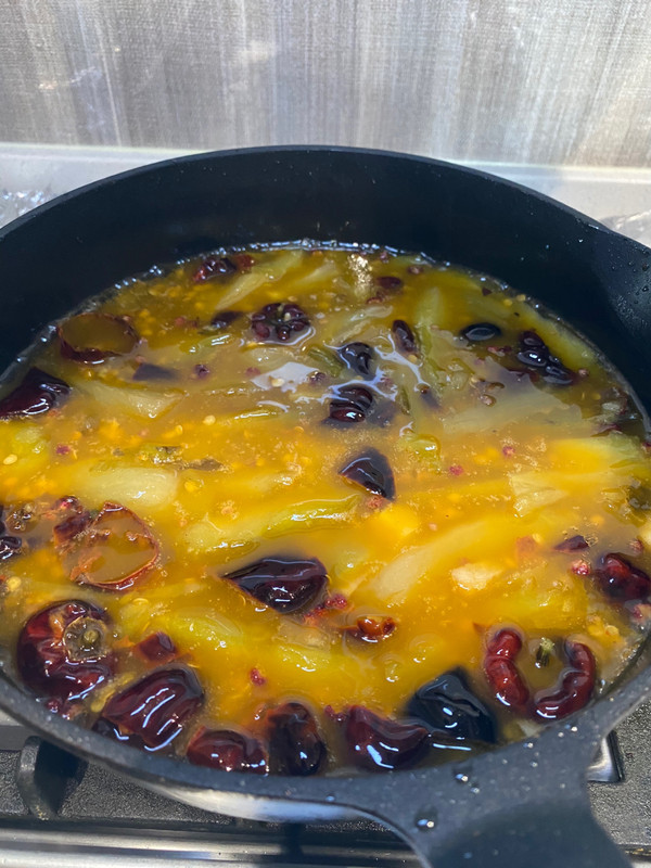 红汤酸菜肉丝米线