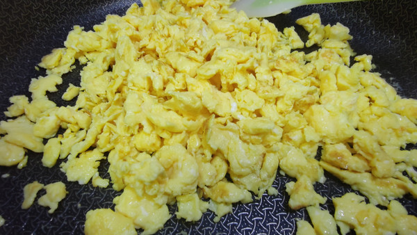 鸡蛋粉条小茴香全麦包子