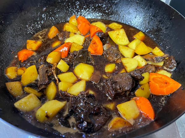 红烧排骨烩土豆