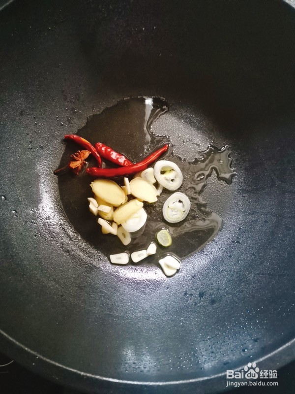 爆香的红烧带鱼