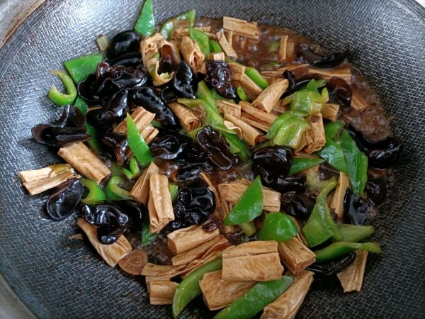 木耳腐竹炒青椒