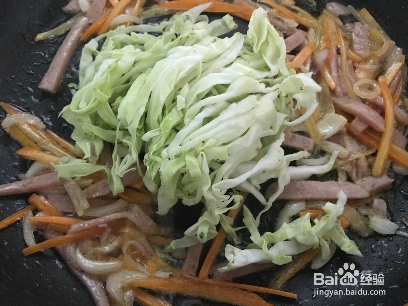 时蔬午餐肉炒面的做法