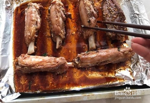 蒜香手抓骨是如何做的？家常教程烤箱版
