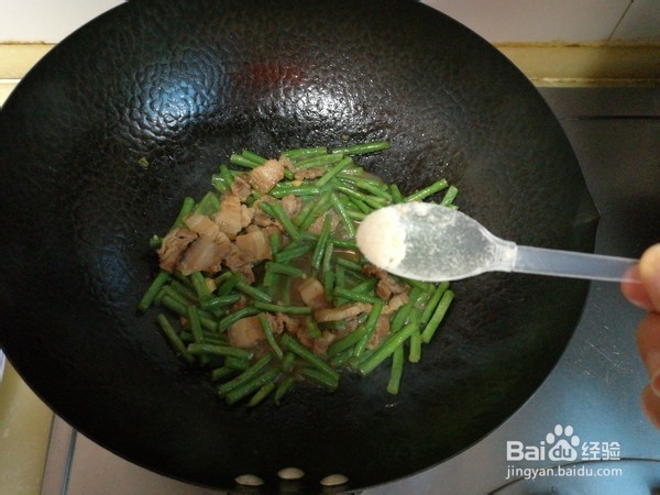 回锅肉炒长豆角的做法