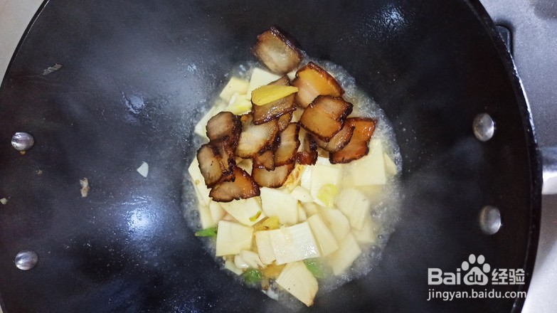 美味腊肉闷冬笋