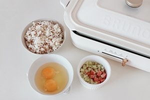 健康养生佳品(藜麦香芹火腿炒饭)的做法