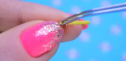 如何给芭比制作亮片斜挎包