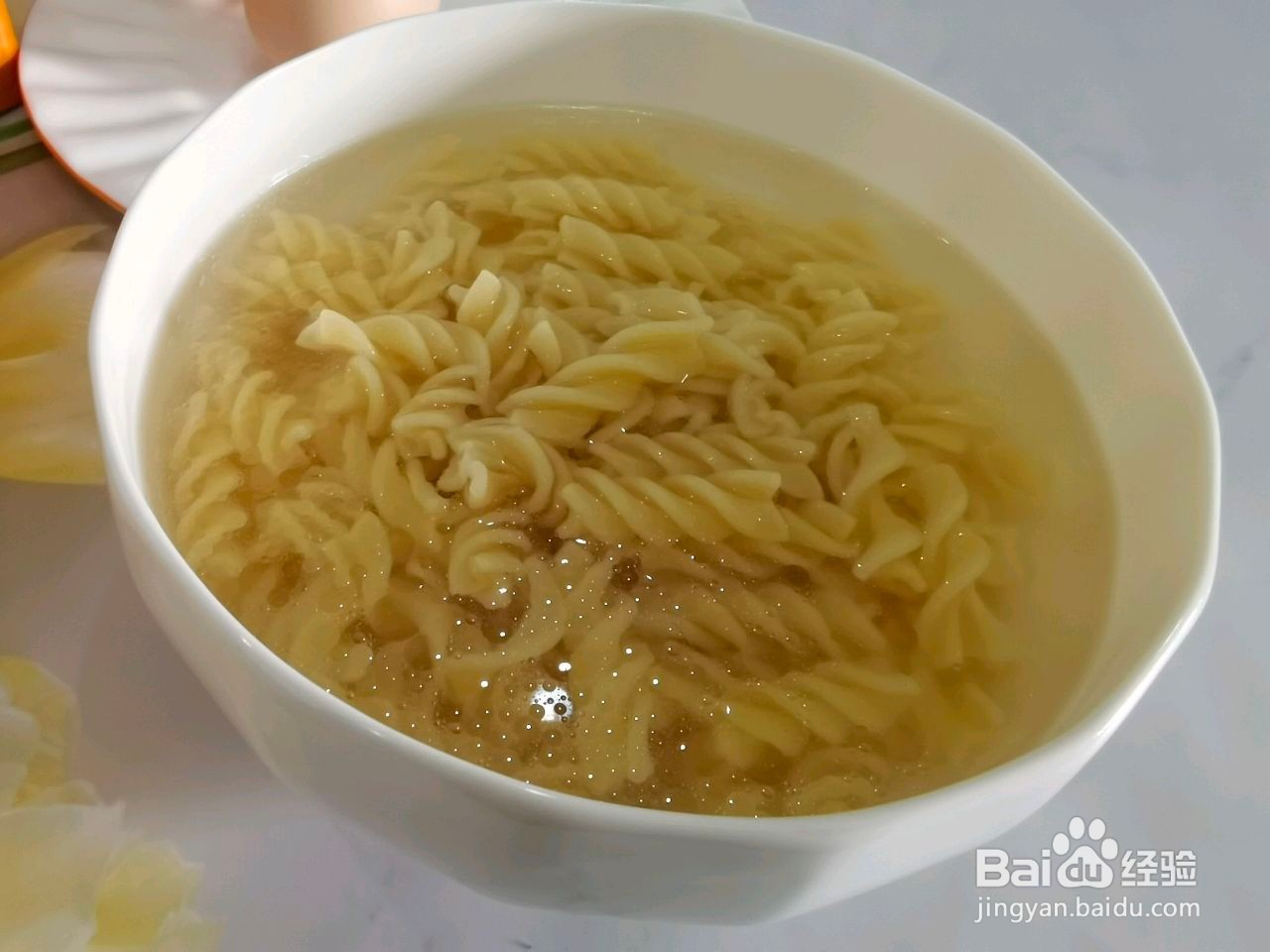 鸡蛋黄拌意面怎么做