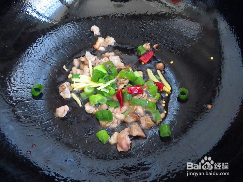 菜花炒肉怎么做？