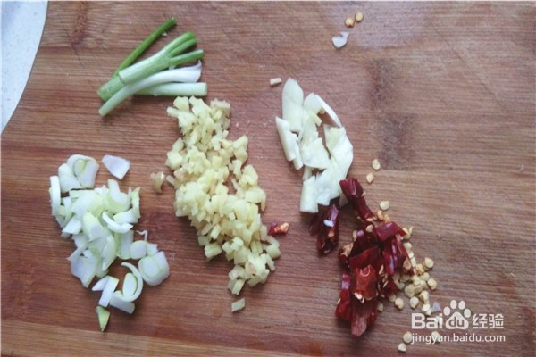 怎样快速炒好麻辣酸甜脆的嫩藕丁