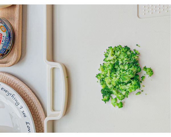 金枪鱼可颂三明治