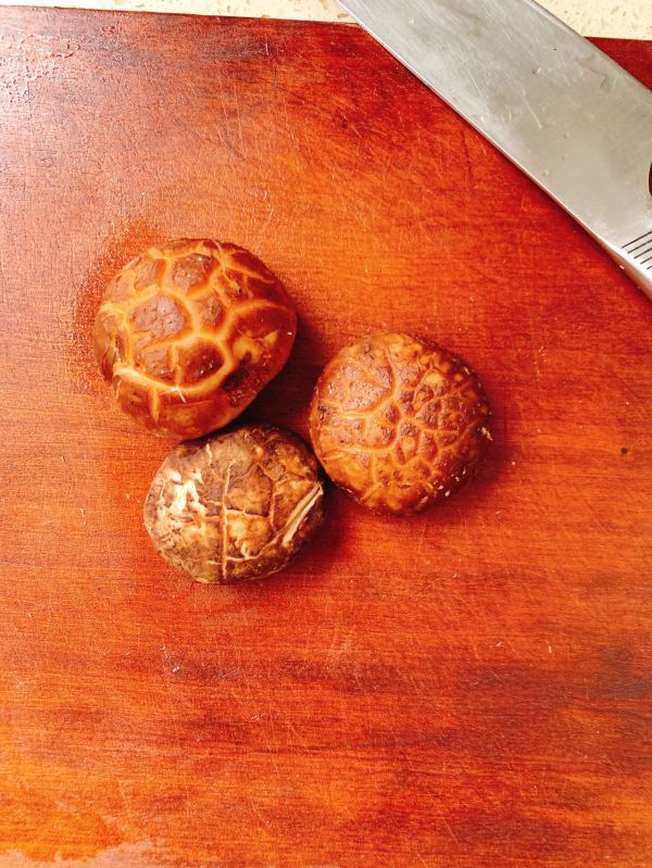 花菇滑鸡煲仔饭