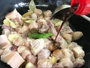五花肉炖菜的做法