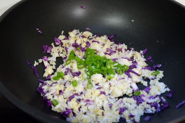 紫甘蓝炒二米饭