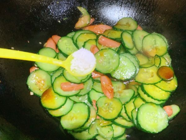 黄瓜火腿炒鸡蛋