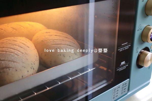 全麦黑芝麻软面包