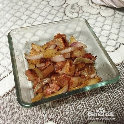 在家中如何制作西兰花炒腊肉