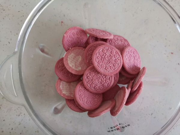 奥利奥樱花慕斯蛋糕