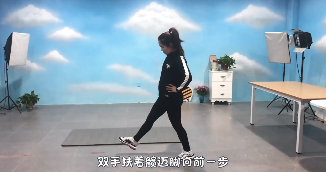 如何练习箭步蹲？