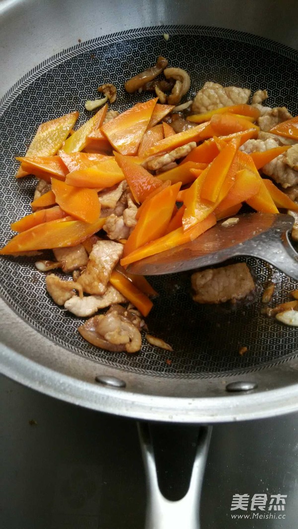 胡萝卜黄瓜炒肉片