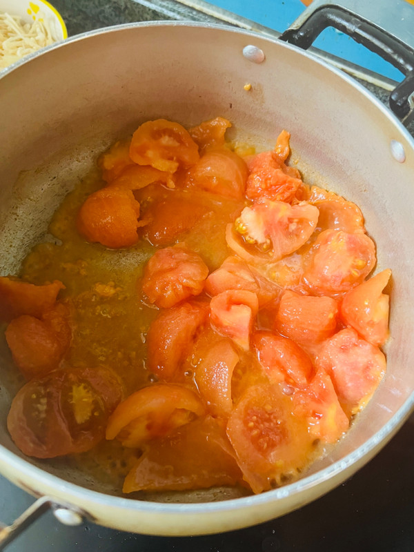 西红柿金针菇汤