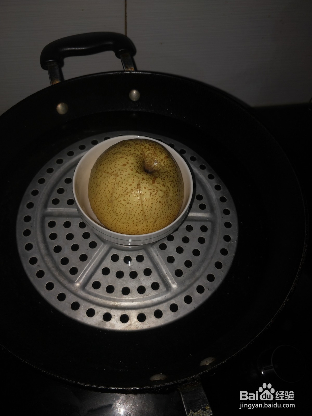 川贝蒸梨是食疗咳嗽的佳选之一