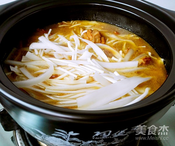 板栗排骨煲的做法