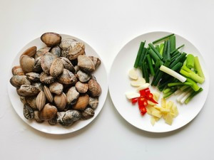 葱姜炒花蛤的做法