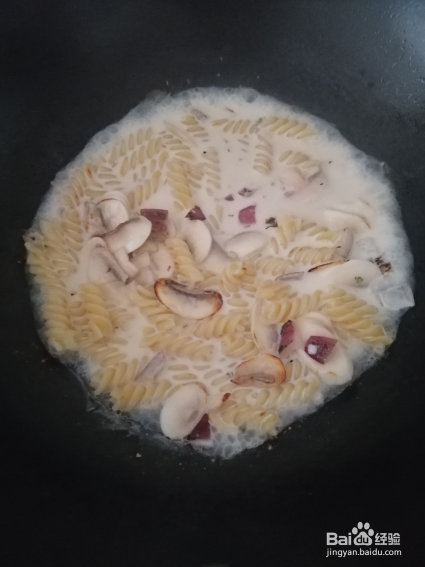 诱惑味蕾的低脂奶油蘑菇面