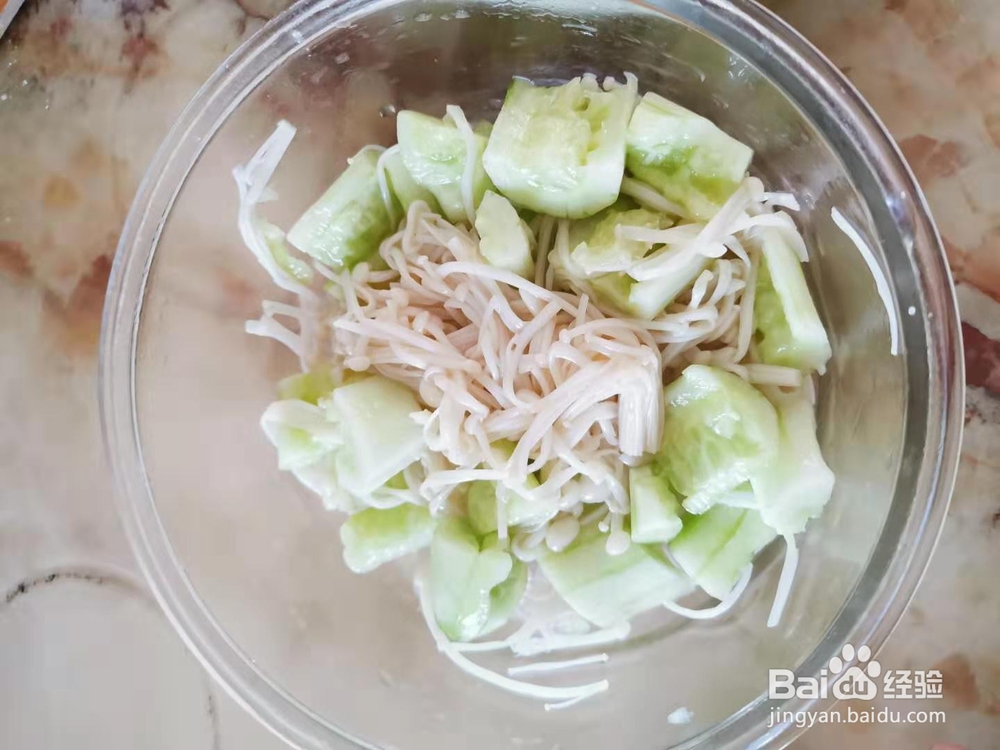 黄瓜片拌金针菇丝